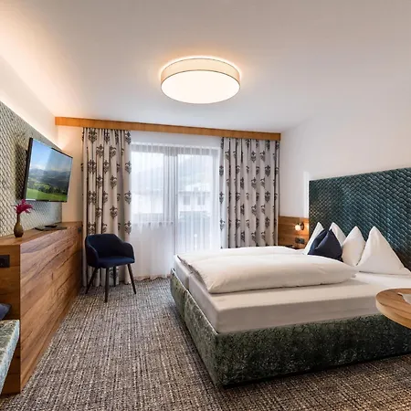 Landhaus Zillertal 3* Fuegen