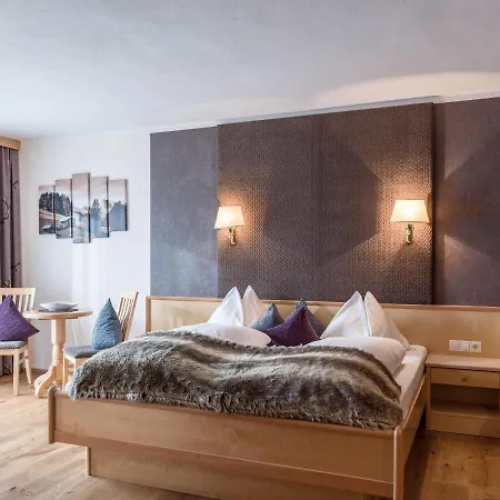 Landhaus Zillertal Hotel Fuegen