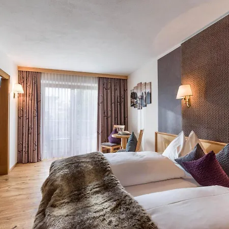 Landhaus Zillertal 3* Fuegen