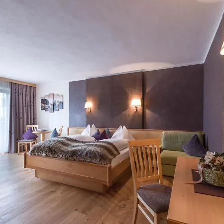 Landhaus Zillertal Hotel Fuegen